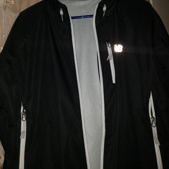 New Balance polyester jacket. - Picture 3 of 8